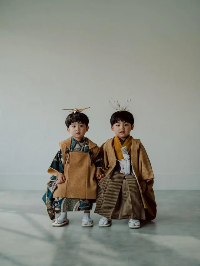 【Swipe→5枚】

ほのぼの仲良し兄弟くん

にぃにの優しさが溢れる
写真がいっぱい！

おとうとくん
幸せだね♡

#kidsmakeup 
#キッズメイク #七五三撮影
#七五三5歳 #七五三ヘア #七五三撮影#七五三前撮り#七五三写真#アンティーク着物
#753撮影#753前撮り
#kaedenoco大人着物
#家族写真#家族写真のすすめ #3歳男の子七五三 #japankimono #kimono #kimonostyle