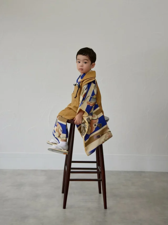 【Swipe→3枚】

あどけない表情が
たまらなく愛おしい、3歳男の子

パパママに駆け寄るときの笑顔で
愛されてるって伝わるなー♡

#kidsmakeup 
#キッズメイク #七五三撮影
#七五三5歳 #七五三ヘア #七五三撮影#七五三前撮り#七五三写真#アンティーク着物
#753撮影#753前撮り
#kaedenoco大人着物
#家族写真#家族写真のすすめ #3歳男の子七五三 #japankimono #kimono #kimonostyle